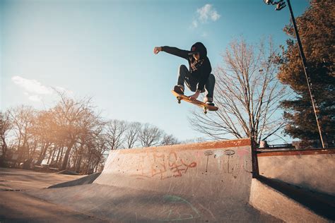 WE SKATE .